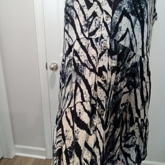 New Directions Sz XL Zebra Print Sleeveless Top w/Black Mossimo Thermal Top XL - Picture 7 of 16